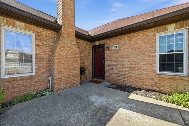 39 Ashford Dr gallery image 3