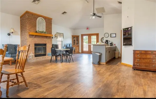 39 Ashford Dr gallery image 4