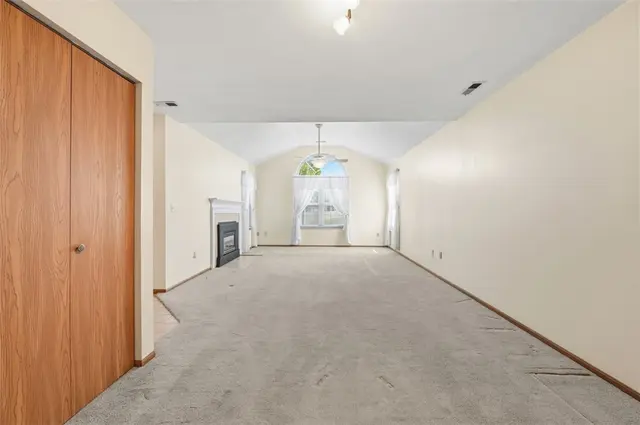 39 Ashford Dr gallery image 9