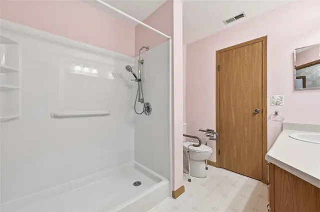 39 Ashford Dr gallery image 17
