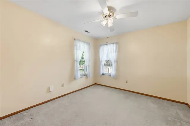 39 Ashford Dr gallery image 18