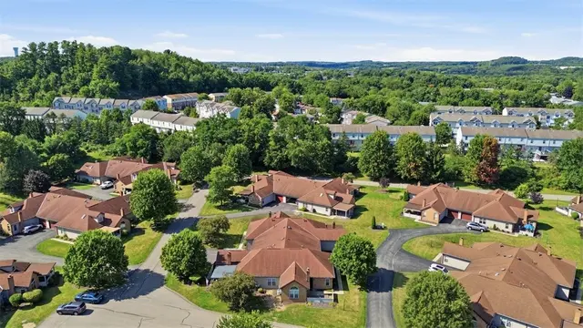 39 Ashford Dr gallery image 21