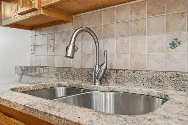 39 Ashford Dr gallery image 23