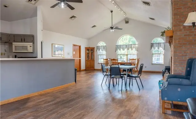 39 Ashford Dr gallery image 24