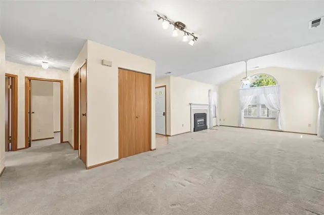 39 Ashford Dr gallery image 32