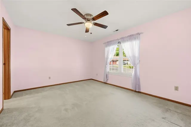 39 Ashford Dr gallery image 37