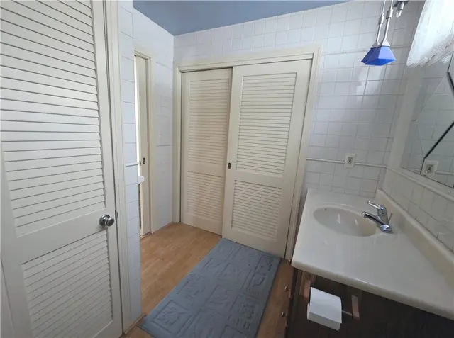 3903 Milton gallery image 33