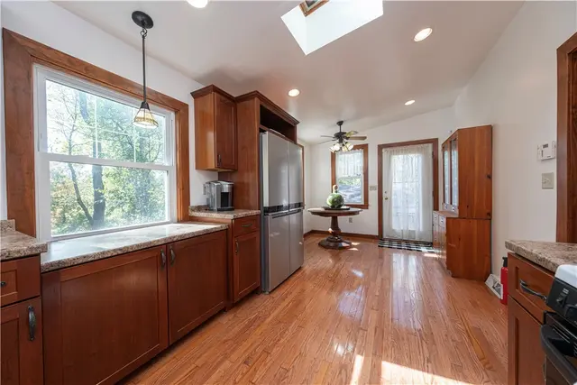 391 Roosevelt Rd gallery image 6