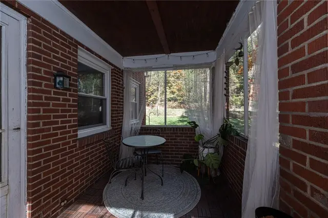 391 Roosevelt Rd gallery image 7