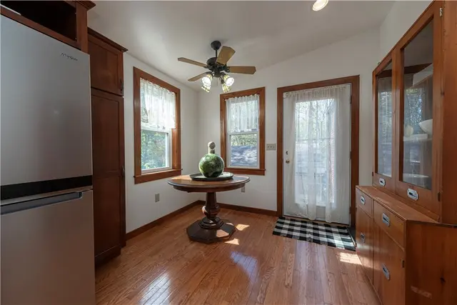 391 Roosevelt Rd gallery image 11