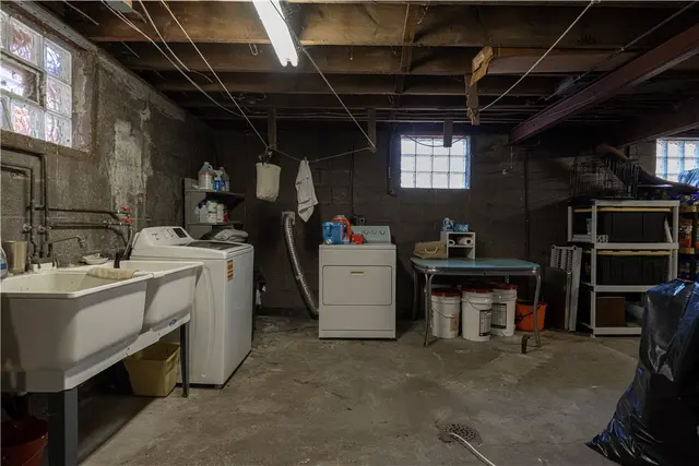 391 Roosevelt Rd gallery image 18