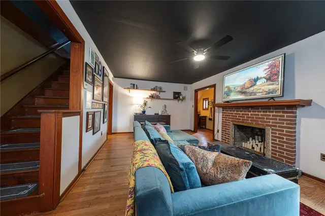 391 Roosevelt Rd gallery image 28