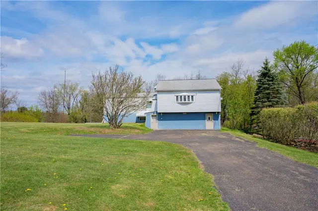 3919 Hardt DRIVE gallery image 2