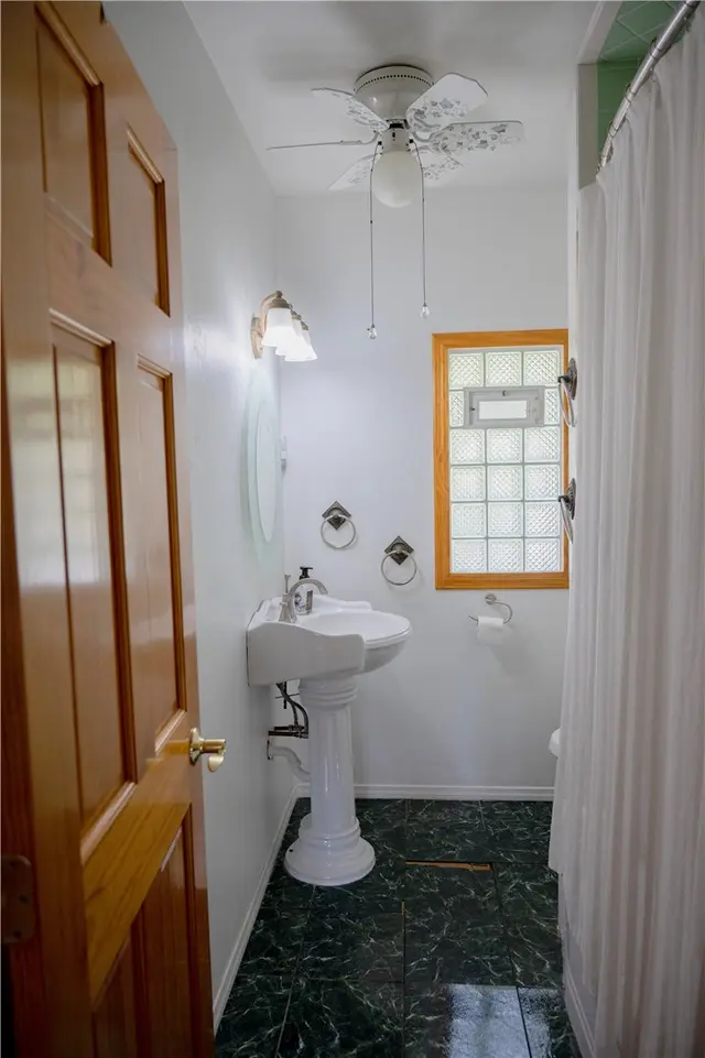 3919 Hardt DRIVE gallery image 8