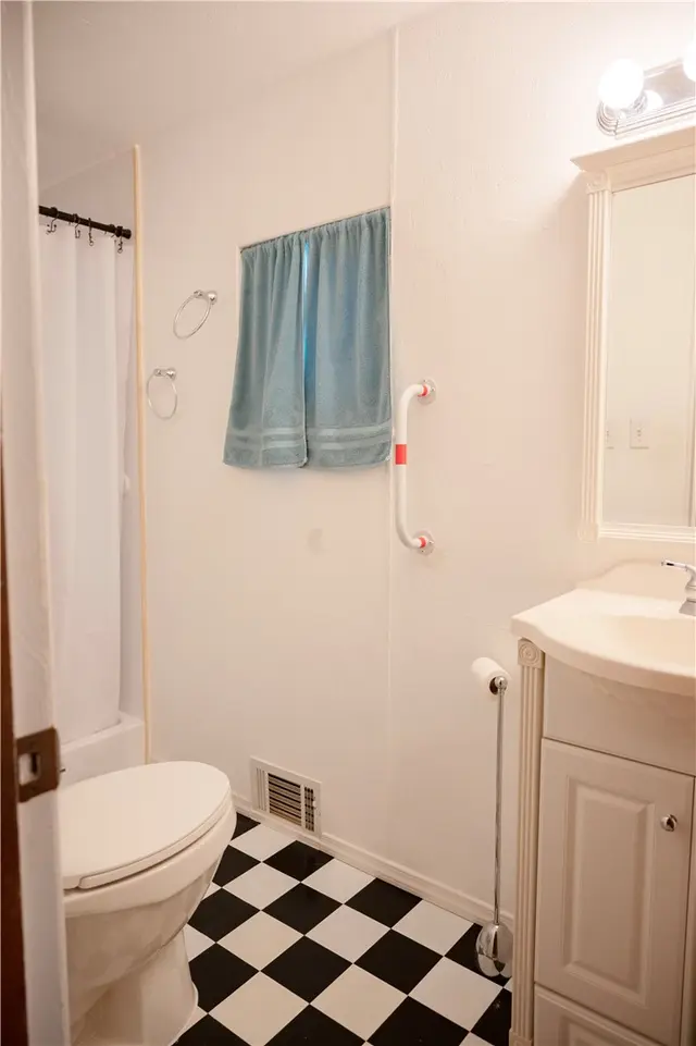 3919 Hardt DRIVE gallery image 20
