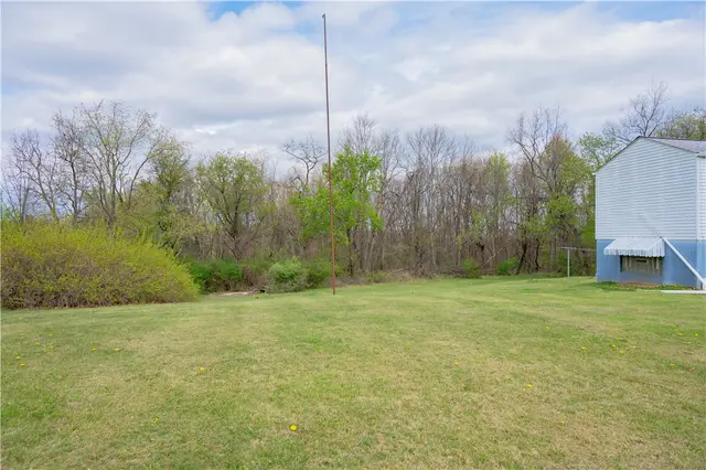 3919 Hardt DRIVE gallery image 11