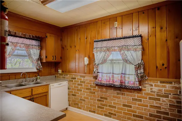 3919 Hardt DRIVE gallery image 12