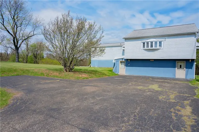 3919 Hardt DRIVE gallery image 14