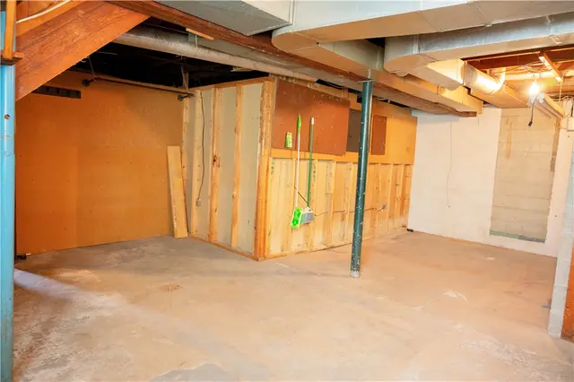 3919 Hardt DRIVE gallery image 16