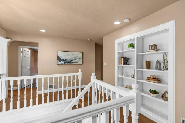 3920 Shadowood Circle gallery image 3