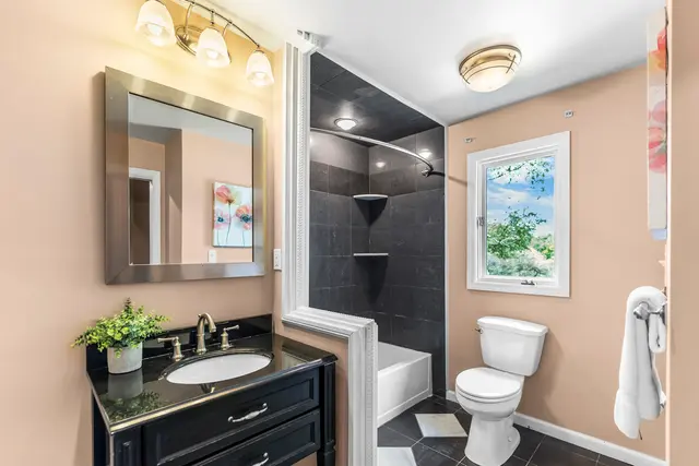 3920 Shadowood Circle gallery image 5