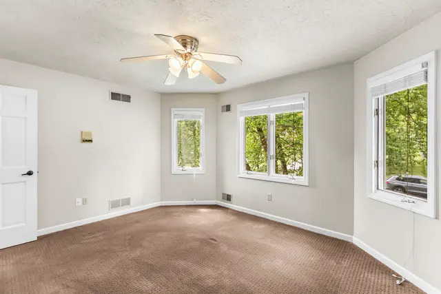 3920 Shadowood Circle gallery image 10