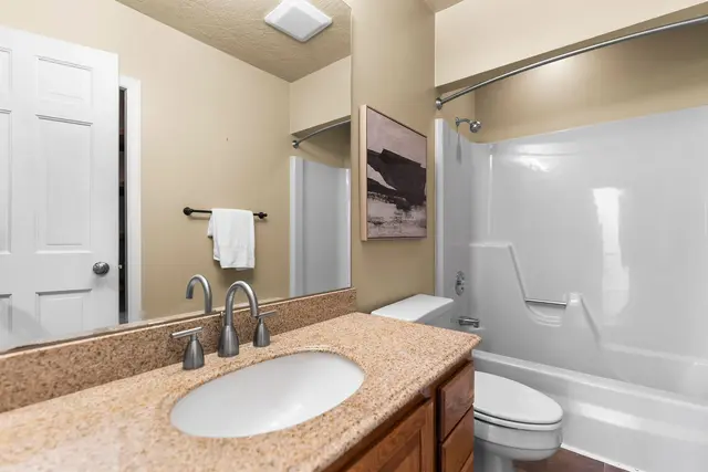 3920 Shadowood Circle gallery image 11
