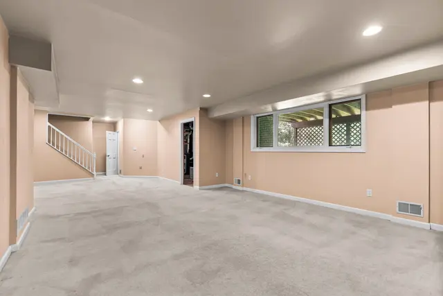 3920 Shadowood Circle gallery image 13