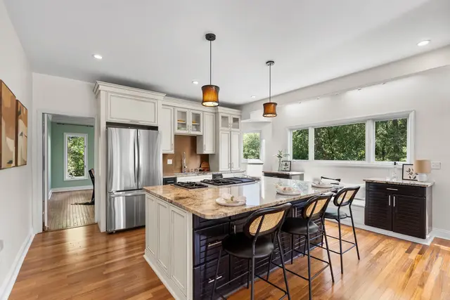 3920 Shadowood Circle gallery image 18