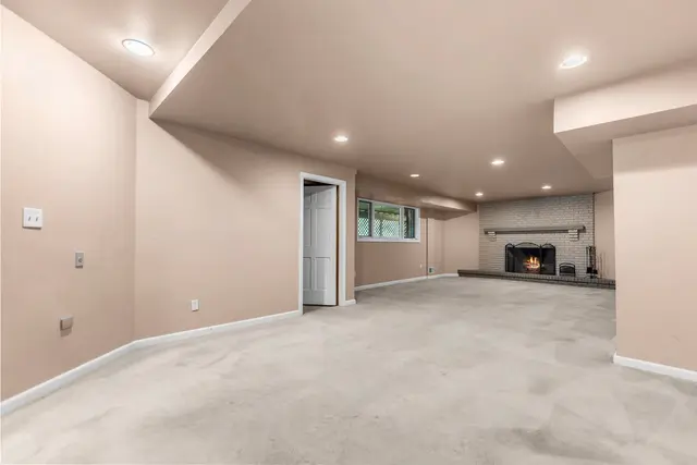 3920 Shadowood Circle gallery image 30