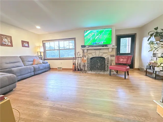 3933 Hardt Dr gallery image 16