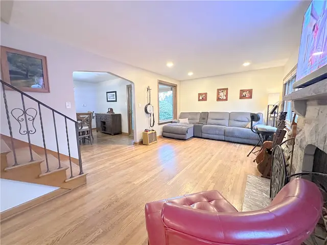 3933 Hardt Dr gallery image 17