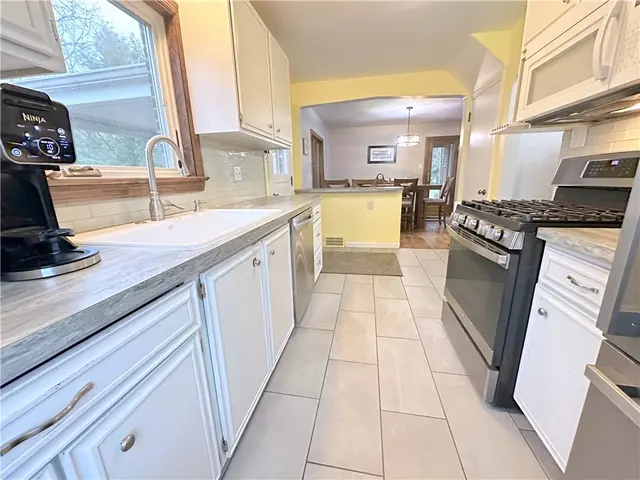 3933 Hardt Dr gallery image 25