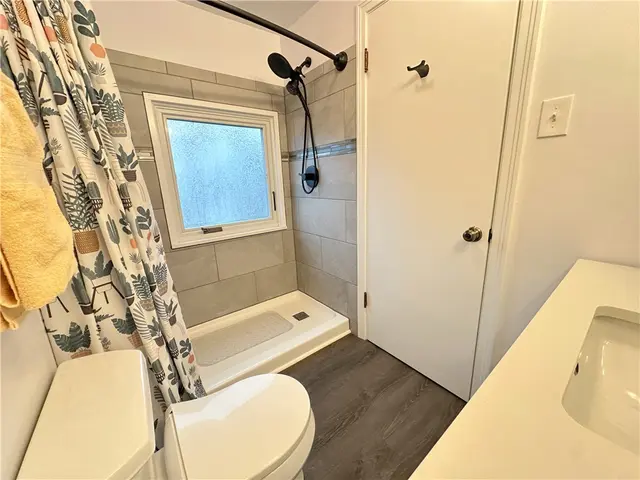 3933 Hardt Dr gallery image 34