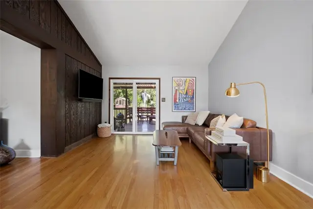 3943 Bonita Dr gallery image 12
