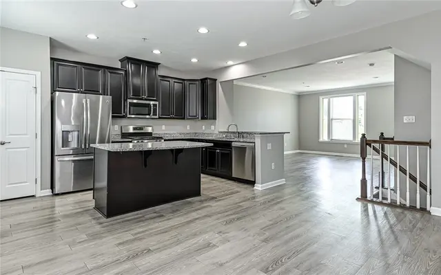 400 Fairmont Dr gallery image 4