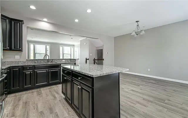 400 Fairmont Dr gallery image 6