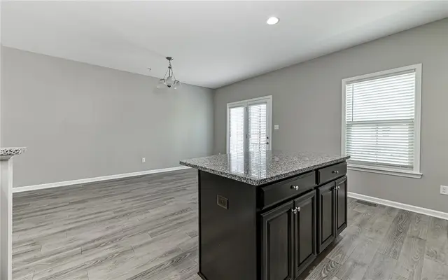 400 Fairmont Dr gallery image 7