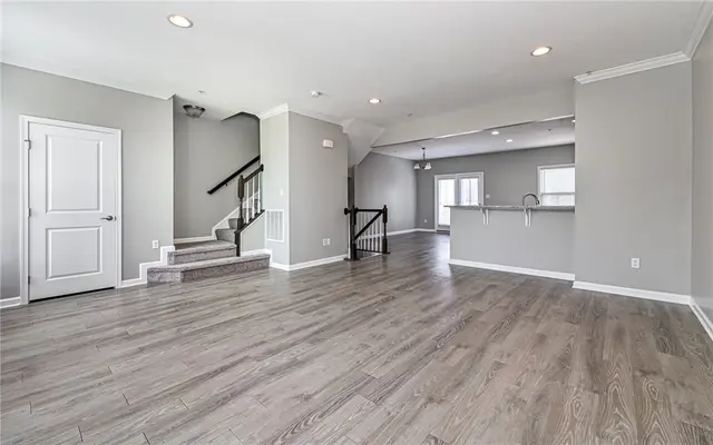 400 Fairmont Dr gallery image 11