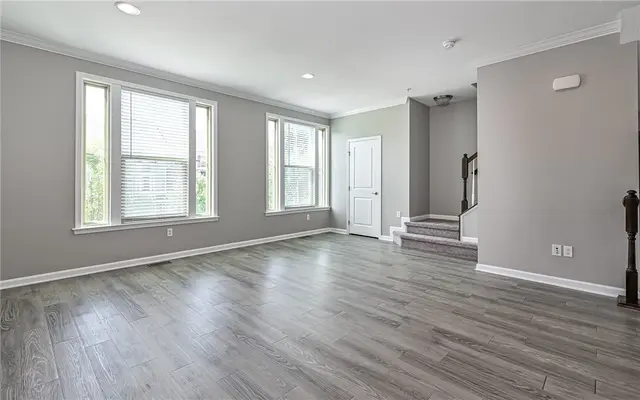 400 Fairmont Dr gallery image 12