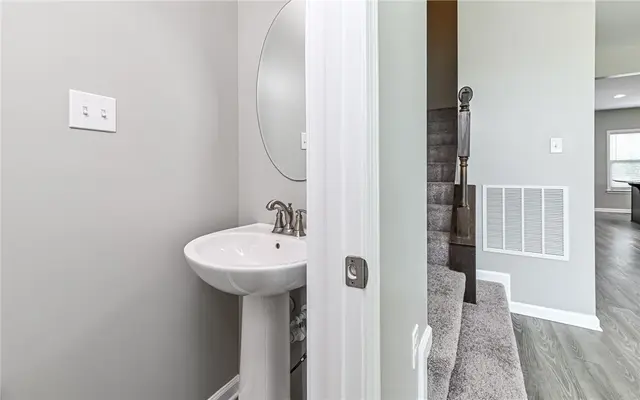 400 Fairmont Dr gallery image 13