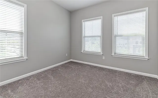 400 Fairmont Dr gallery image 17