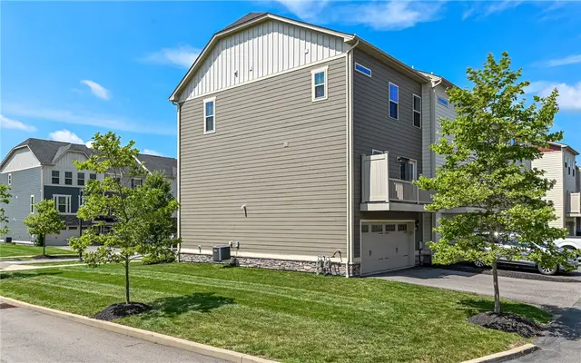 400 Fairmont Dr gallery image 25