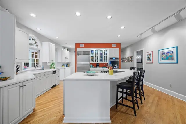 400 Fern Hollow Lane gallery image 9