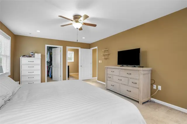 4008 Crestwood Dr gallery image 2