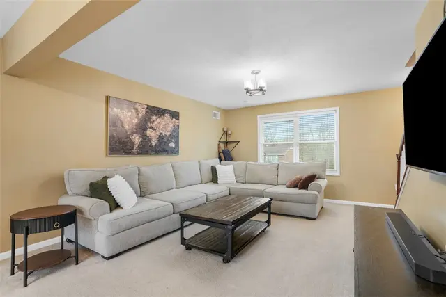4008 Crestwood Dr gallery image 9