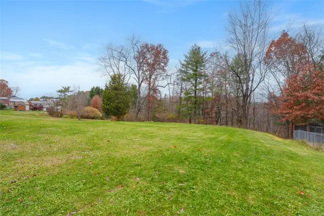 4008 Crestwood Dr gallery image 11
