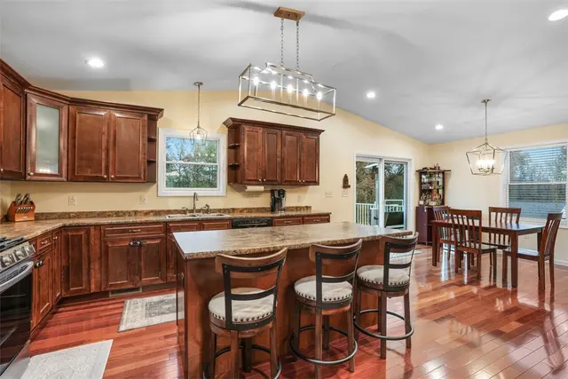4008 Crestwood Dr gallery image 14