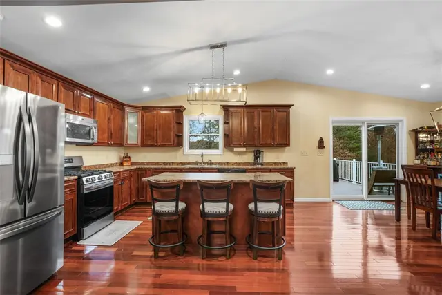4008 Crestwood Dr gallery image 22