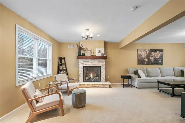 4008 Crestwood Dr gallery image 25
